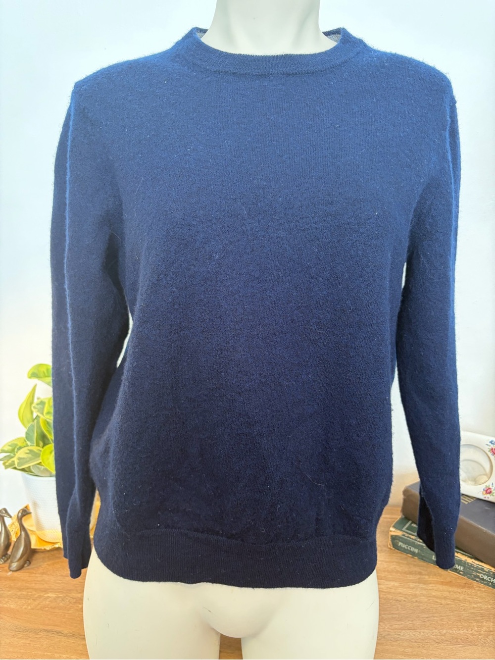 MARK LAW 100% Extra Fine Merino Wool Navy Crewneck Sweater - Size L
